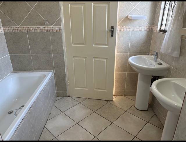 3 BEDROOM FREEHOLD FOR SALE IN WILLOW PARK